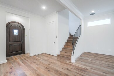 1722 Maravilla Dr, Houston, TX 77055 - photo 3