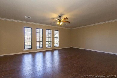 1604 N Cherokee Ave, Chouteau, OK 74337 - photo 3