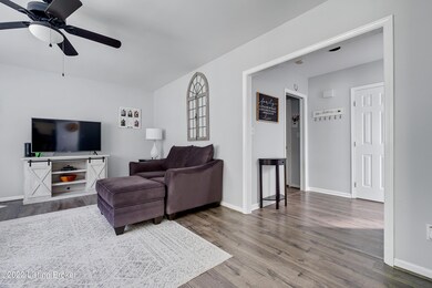 8109 Adams Run Rd, Louisville, KY 40228 - photo 4