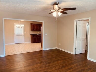 702 Woodrow St, Manchester, TN 37355 - photo 3