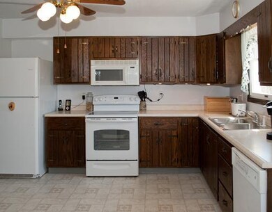 Kitchen. New electric stove, dishwasher and microw