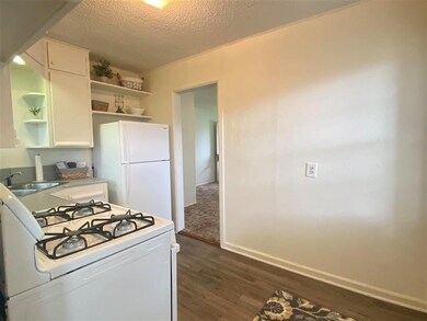 822 E 3rd St, Cushing, OK 74023 - photo 6