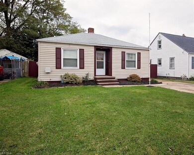 View of front facade with a front yard