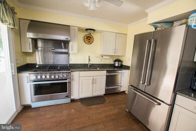 6597 Streamwood Ct, Sykesville, MD 21784 - photo 2