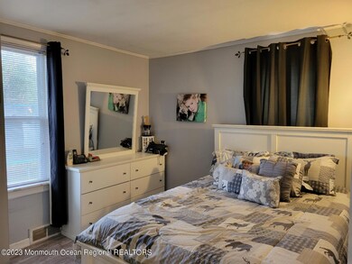 814 WARREN BEDROOM 1