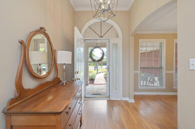 9-web-or-mls-5808-hilary-st
