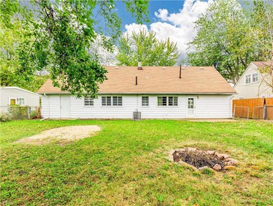 4885 Saddlewood Dr, Sheffield Lake, OH 44054 - photo 3