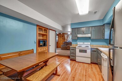 10 Feathertree Ct Howell NJ-large-022-20