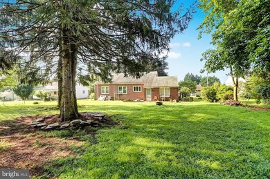 319 4th St, Shoemakersville, PA 19555 - photo 2