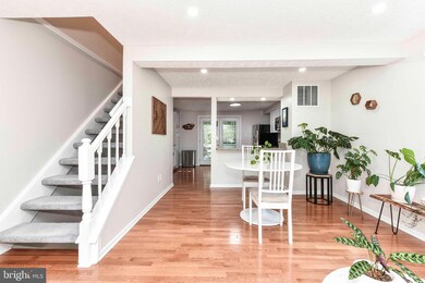 1663 Fieldthorn Dr, Reston, VA 20194 - photo 2