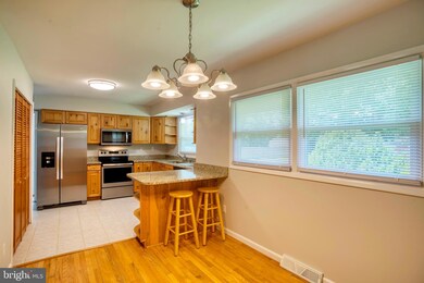 9270 Windsor Dr, La Plata, MD 20646 - photo 4