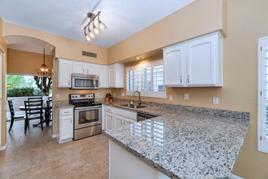 4715 E Casey Ln-large-007-015-4715 E Cas