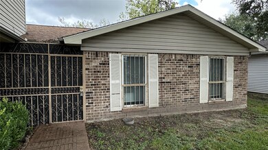 15915 Lenclaire Dr, Houston, TX 77053 - photo 5