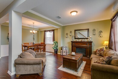 05 Living - Dining Room