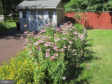 605 Hickory Ave, Telford, PA 18969 - photo 3