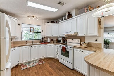 212 Covent Garden Ave, Davenport, FL 33897 - photo 5