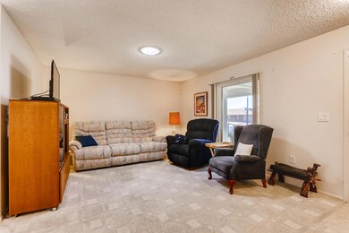 13639 N 10-003-2-Living Roo-MLS_Size