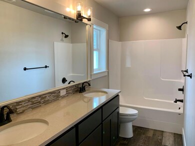 798 NW 27th St, Redmond, OR 97756 - photo 5