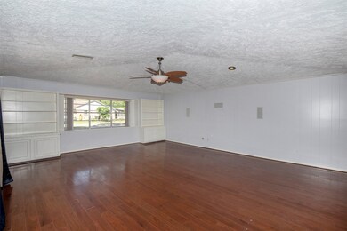 361 Windsor Square, Alvin, TX 77511 - photo 5