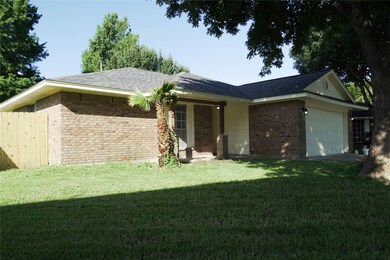 9406 Tree Bridge St, Houston, TX 77075 - photo 2