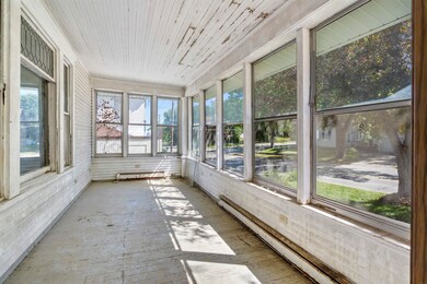 309 W 12th St, Cedar Falls, IA 50613 - photo 4