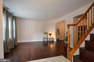 8570 Chester Grove Ct, Springfield, VA 22153 - photo 3