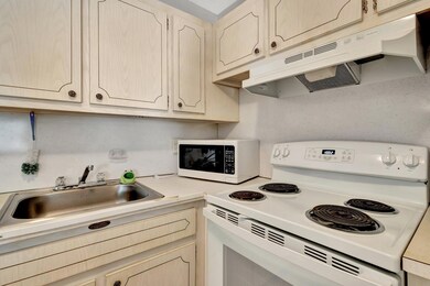 320 Horizons W unit 210, Boynton Beach, FL 33435 - photo 3