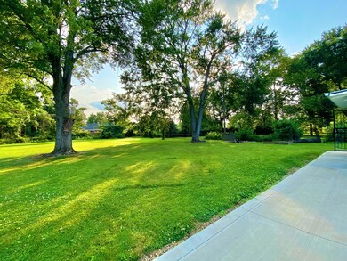 555 Virginia Cir W, Columbus, OH 43213 - photo 3