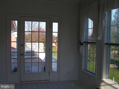 2928 Roosevelt Dr, Chambersburg, PA 17201 - photo 6