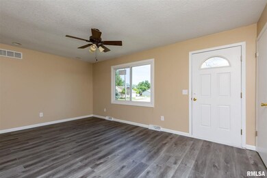 4046 Lamphere Ct, Davenport, IA 52806 - photo 4