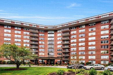 Imperial Towers unit 116, Chestnut Hill, MA 02467 - photo 2