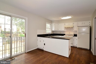 5926 Munson Ct, Falls Church, VA 22041 - photo 2