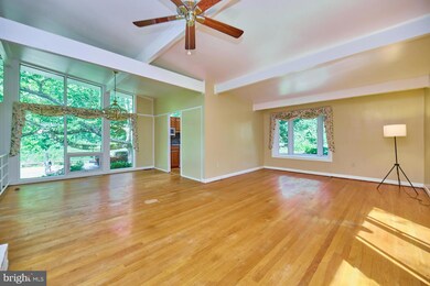 6207 Holmes Run Pkwy, Alexandria, VA 22311 - photo 2