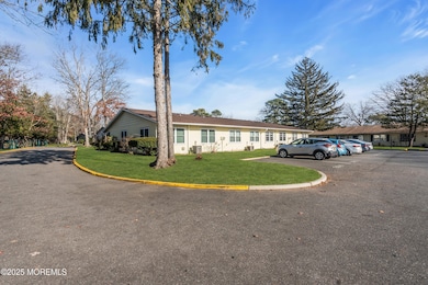 306 W Malvern Ct unit D, Lakewood Township, NJ 08701 - photo 3