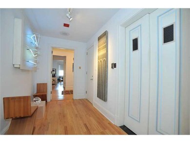 Entry/Foyer.