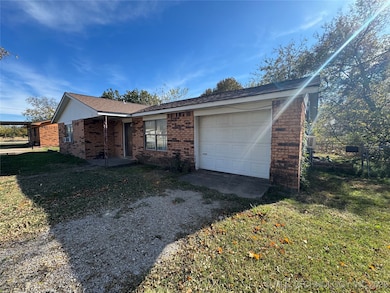 21 Park St, Lone Grove, OK 73443 - photo 2