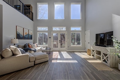Spacious Living Room, room for plenty of people