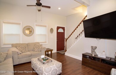 _RMJ4840 family room