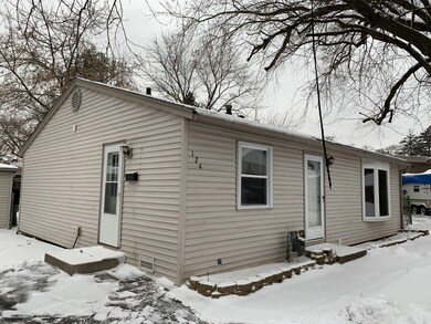 124 Ensenada Ct, Carpentersville, IL 60110 - photo 2