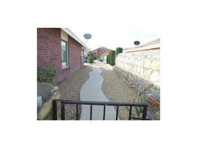 14269 Desert Sage Dr, Horizon City, TX 79928 - photo 2