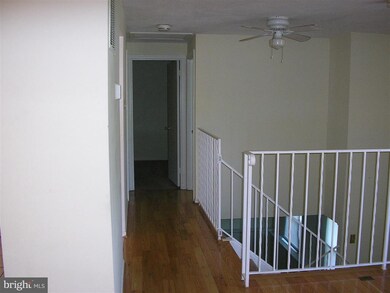 12615 Etruscan Dr, Herndon, VA 20171 - photo 2