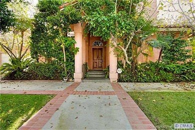 Walkway to front entry