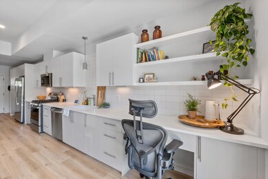 Kitchen with stainless steel appliances, backspla