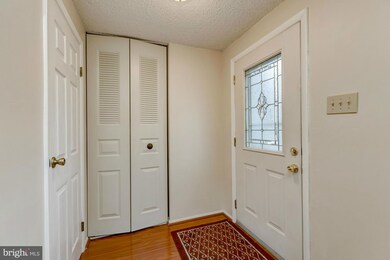 8668 Bent Arrow Ct, Springfield, VA 22153 - photo 5