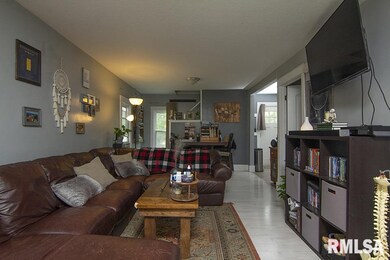 747 Sylvan Ct, Davenport, IA 52803 - photo 2