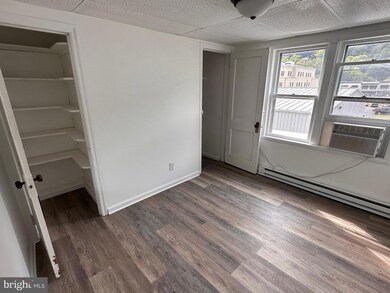 45 N Green St unit 1, Berkeley Springs, WV 25411 - photo 4