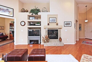 004_Living Room