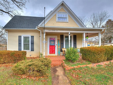 View of front of house featuring a porch