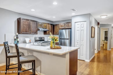 Kitchen & Breakfast Bar