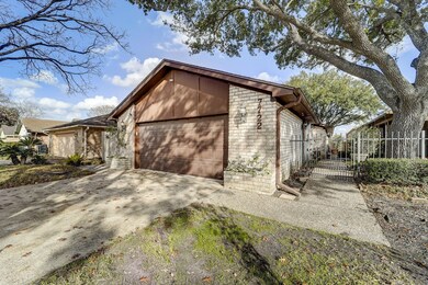 7722 Green Lawn Dr, Houston, TX 77088 - photo 2